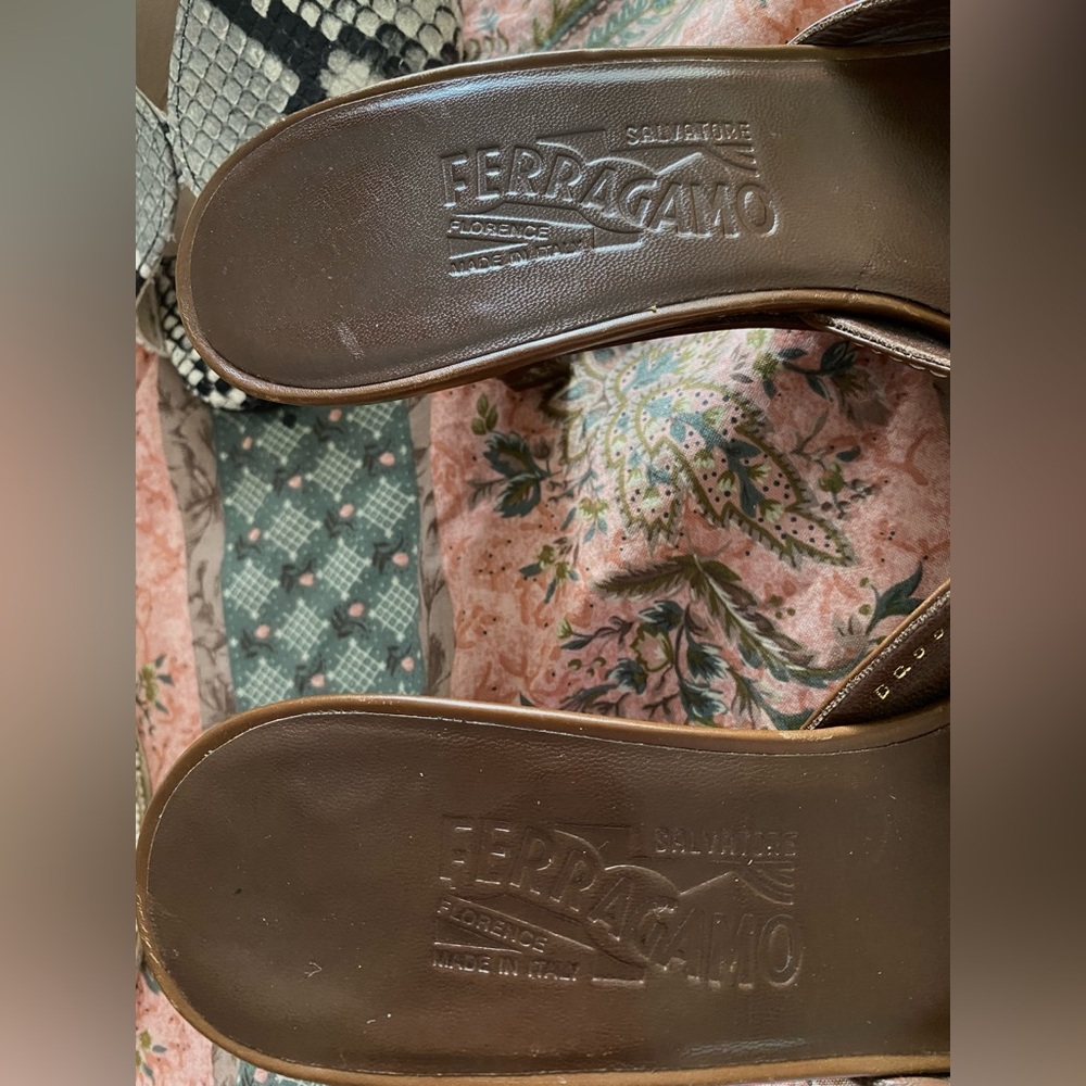 Ferragamo Chocolate Brown 2.25 inch Sandals. Size 8B, Made in Italy. Stunning - Picture 4 of 16